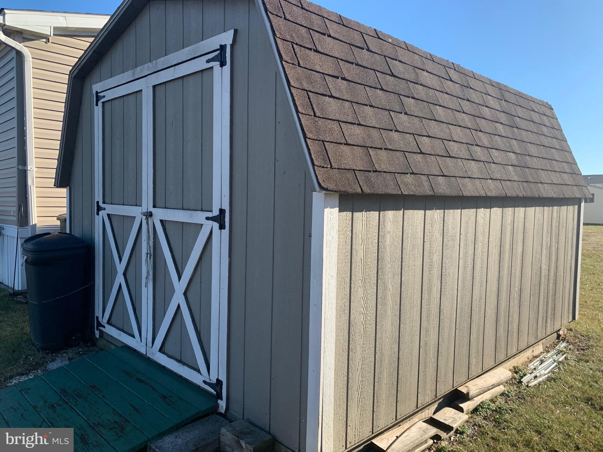 LAKESIDE VILLAGE - Residential