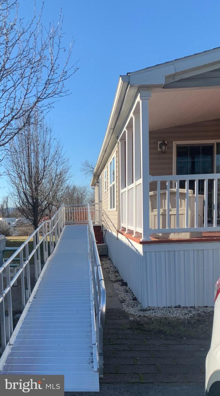 LAKESIDE VILLAGE - Residential