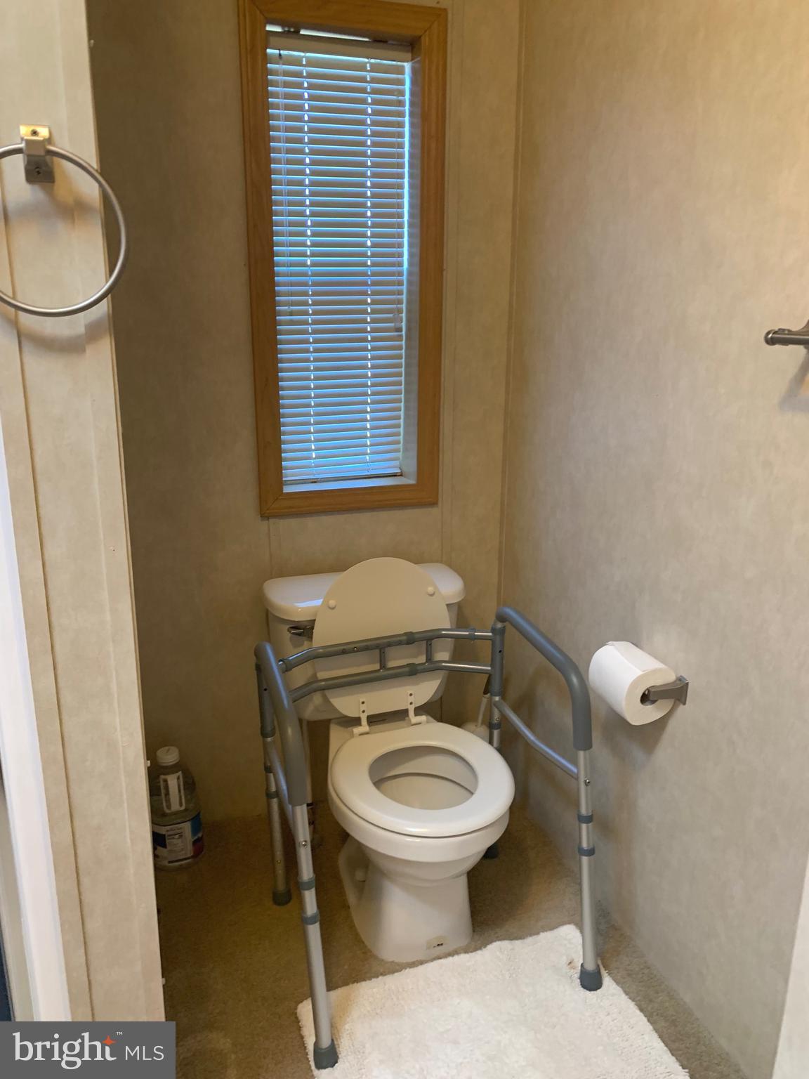 LAKESIDE VILLAGE - Residential