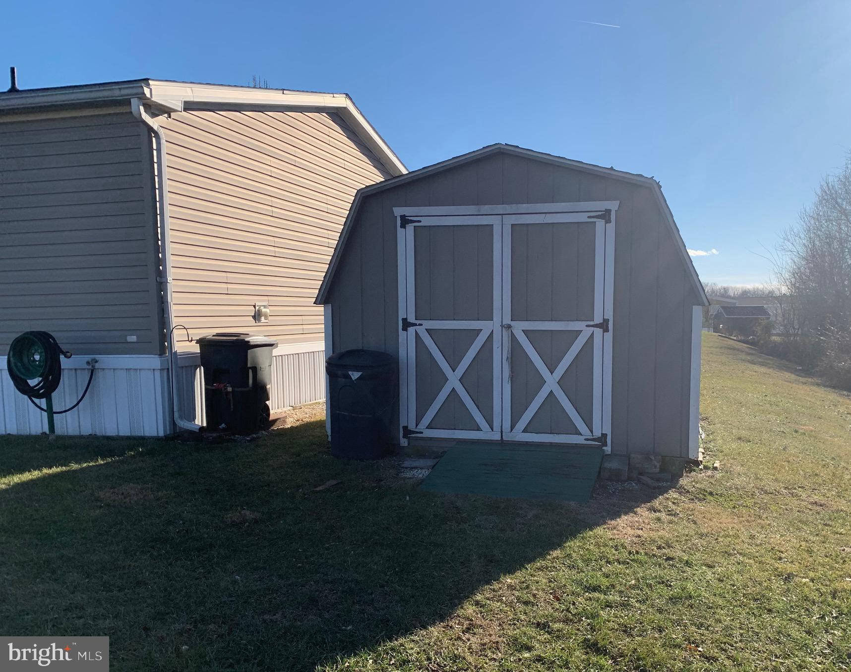 LAKESIDE VILLAGE - Residential