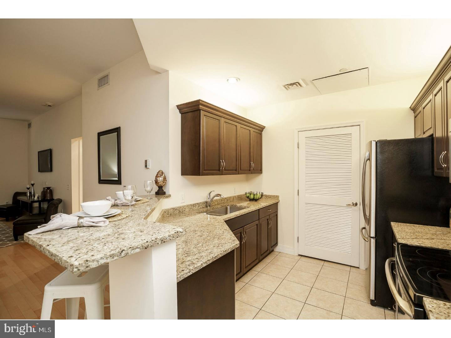 LOGAN SQUARE - Residential