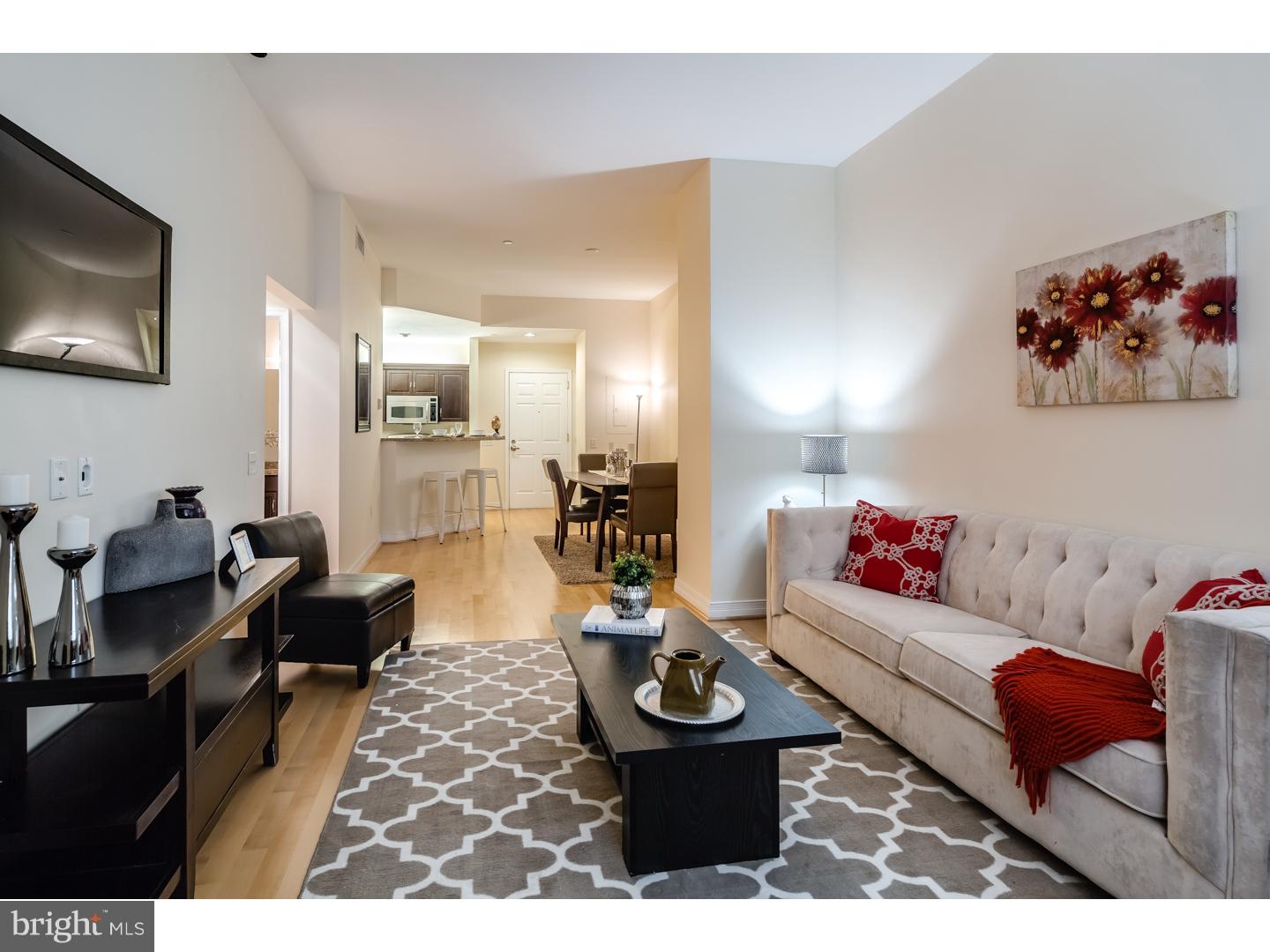 LOGAN SQUARE - Residential