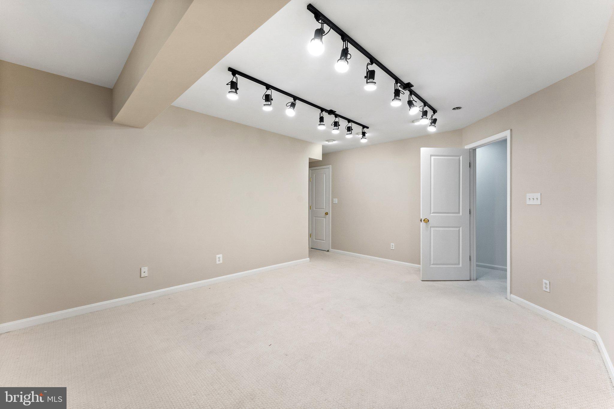 VINT HILL - Residential