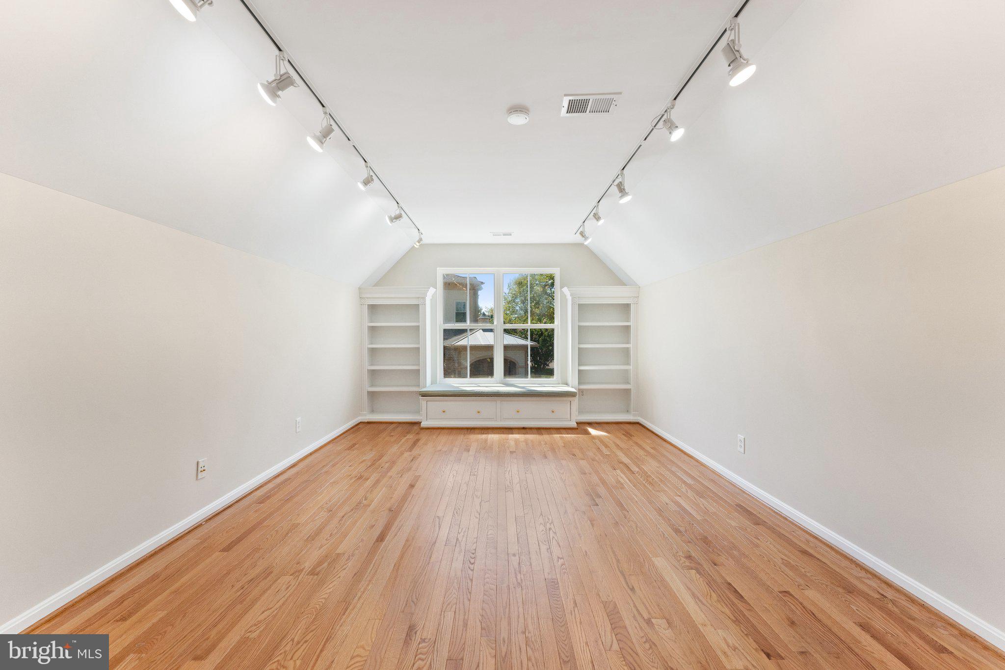 VINT HILL - Residential