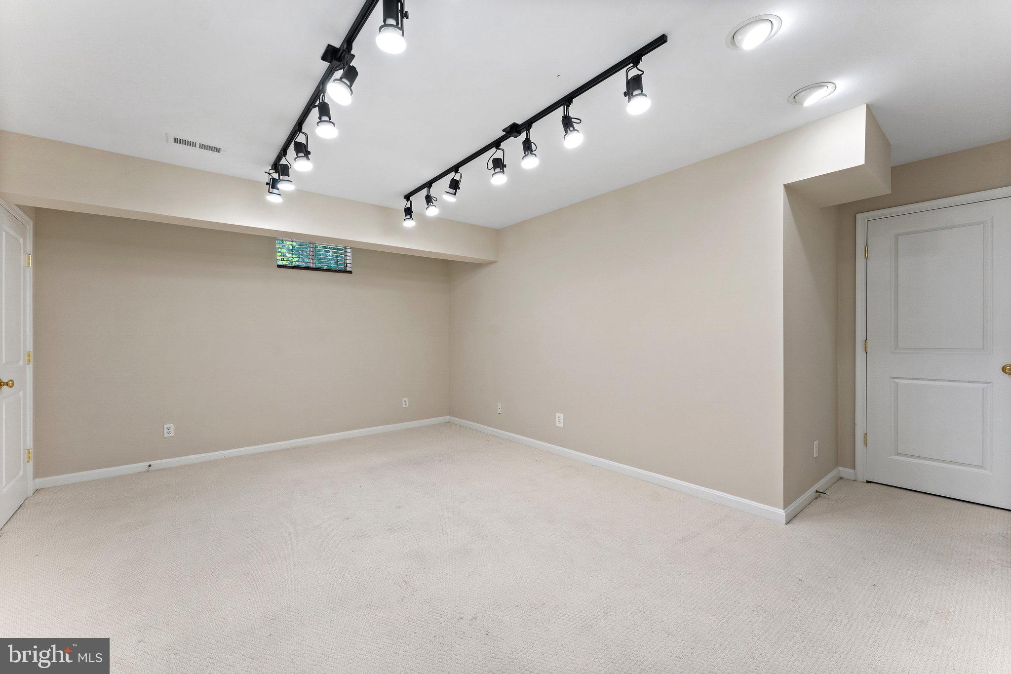 VINT HILL - Residential