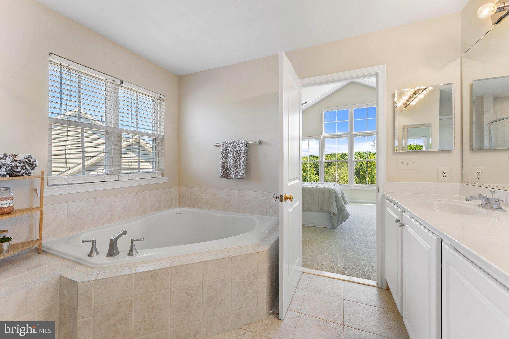 VINT HILL - Residential