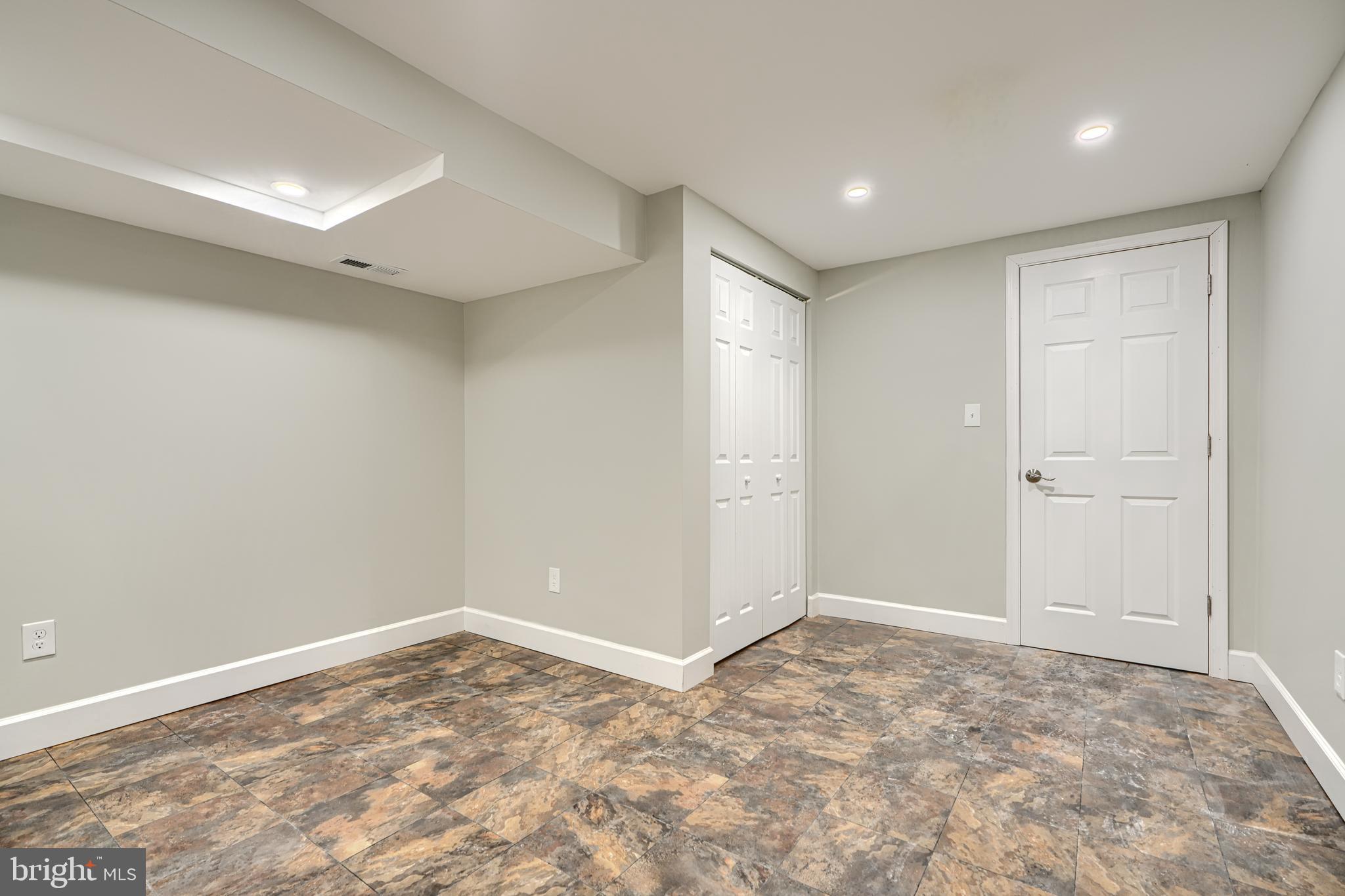 OVERVIEW MANOR - Residential