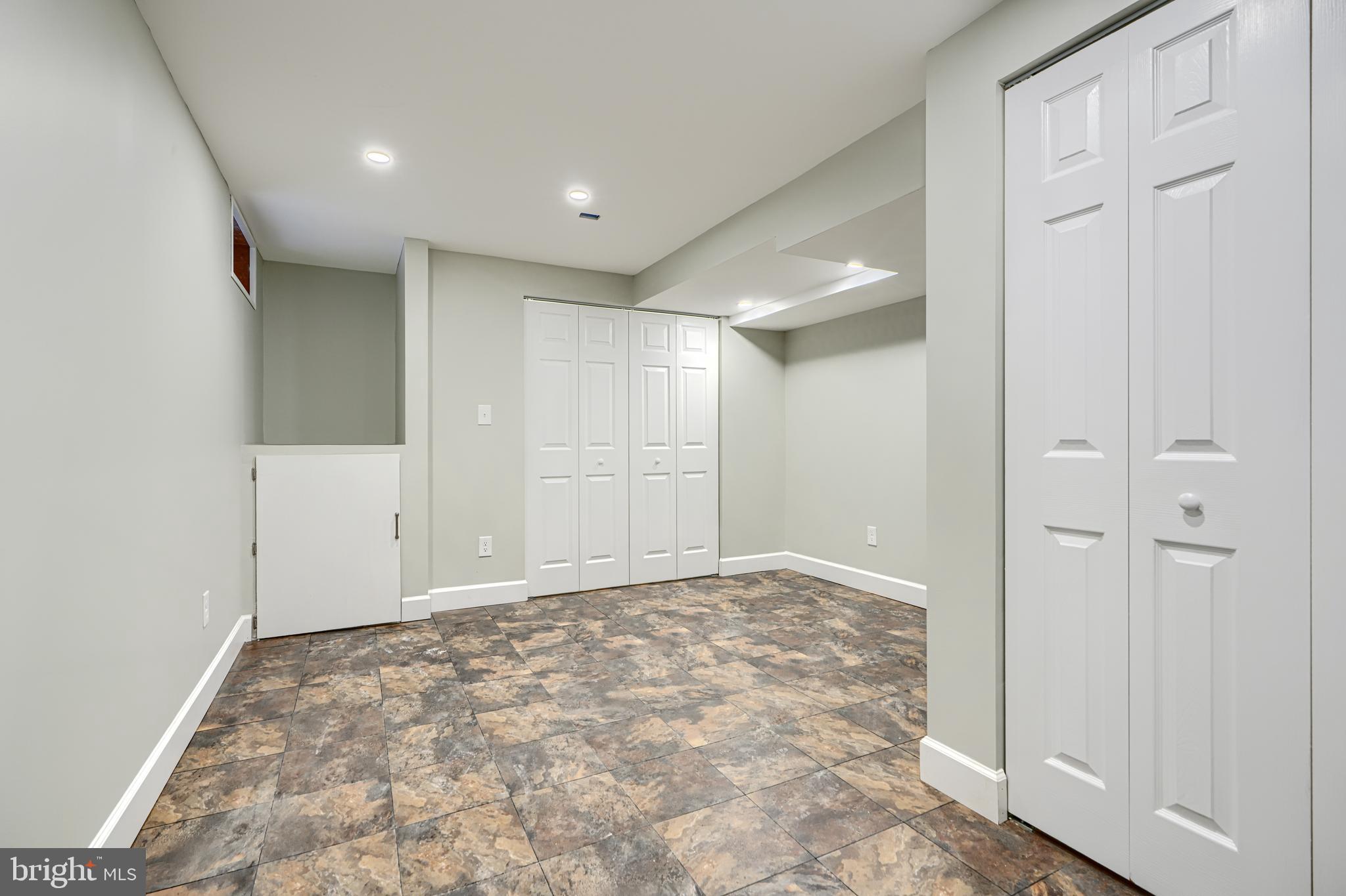 OVERVIEW MANOR - Residential