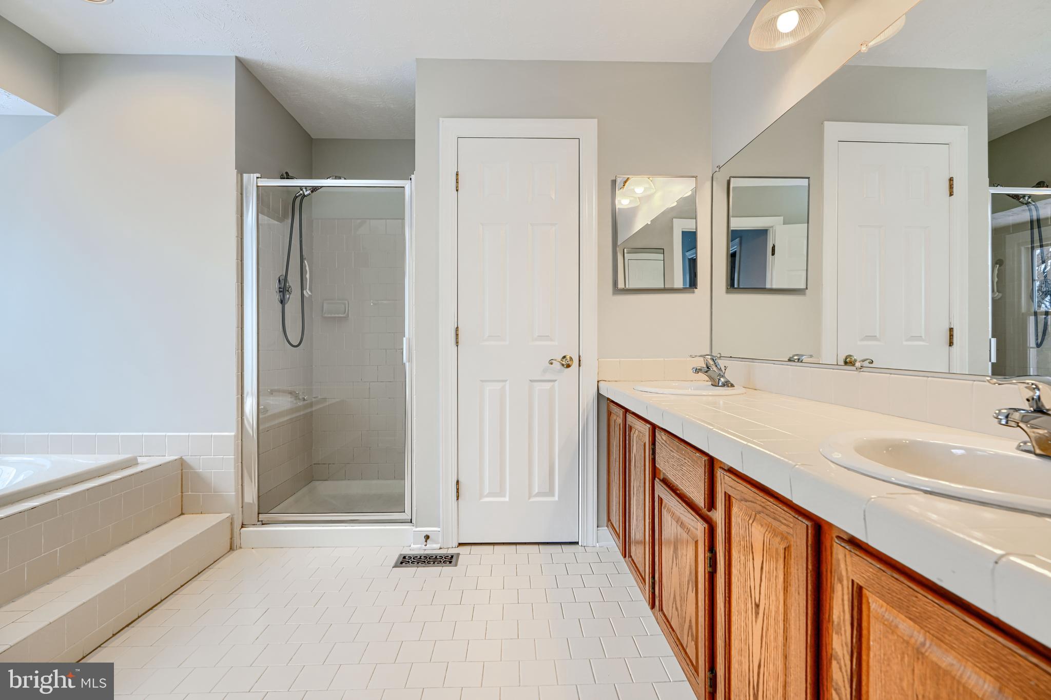 OVERVIEW MANOR - Residential