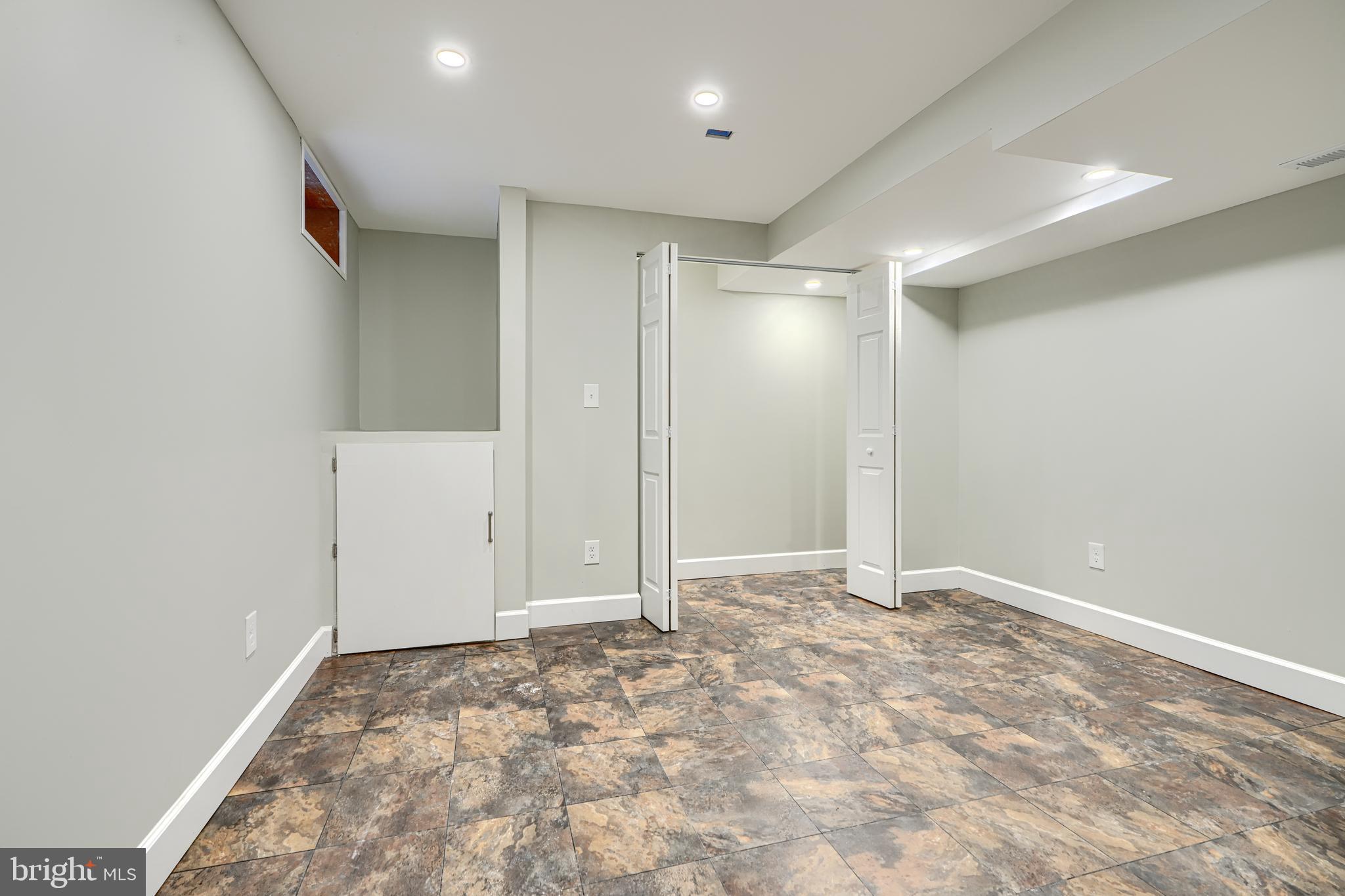 OVERVIEW MANOR - Residential