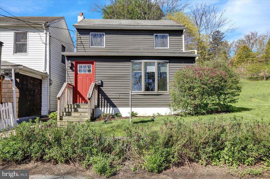 Welcome to 302 Caldwell St! This charming single detached home in Schuylkill Haven Schools offers a perfect blend of modern updates and cozy features. 

Boasting 3 bedrooms and 2 modern full baths, this beauty provides ample space for comfort and convenience.  The updated kitchen features soft-close cabinets, ensuring a quiet and smooth experience.   With vinyl plank flooring, newer appliances, under cabinet lighting, beautiful countertops and backsplash, you will enjoy cooking and eating meals here day-in and day-out. The living room features a built-in bookcase, adding character and functionality.  The large window with tastefully chosen window treatments provides plenty of natural lighting.  Hardwood flooring adds to this great room for relaxing.  The covered rear patio is perfect for outdoor gatherings or quiet time with nature. The private rear yard offers a serene space for relaxation and recreation.  A tankless water heater ensures an efficient and endless hot water supply.  Benefit from off-street parking for added convenience. 

This home is a true gem, combining modern amenities with classic charm. Don't miss the opportunity to make it yours! 🏡