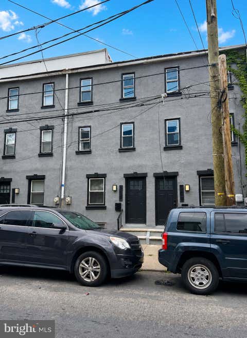 Townhouse For Rent - 109 W Thompson Street<br/> PHILADELPHIA, PA 19122