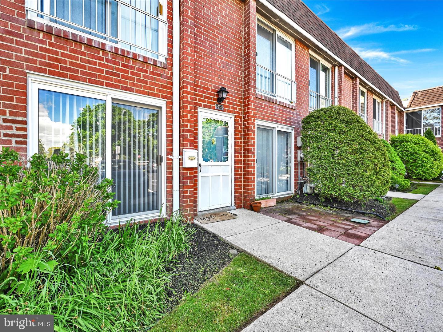212 SARATOGA COURT