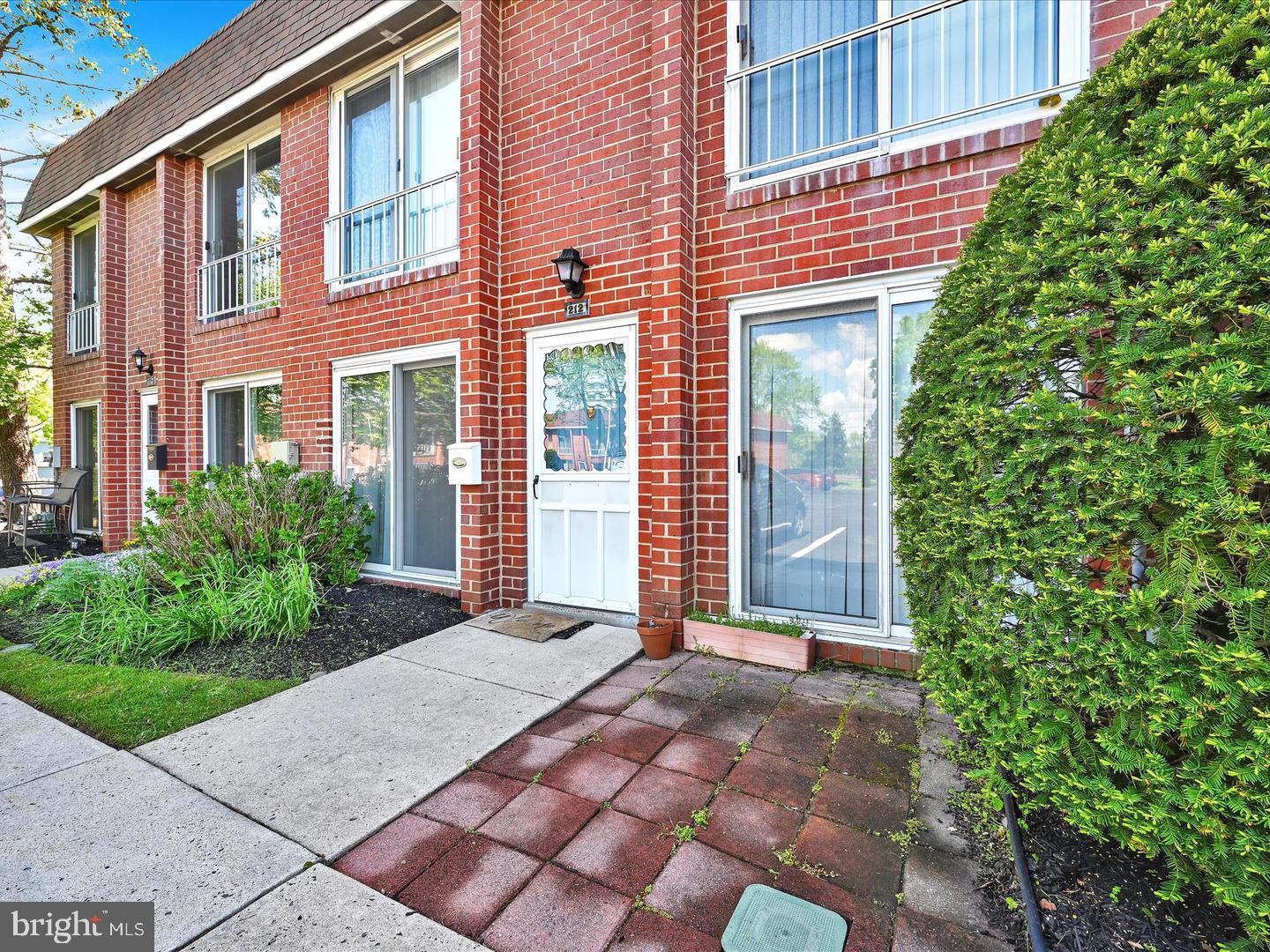 212 SARATOGA COURT
