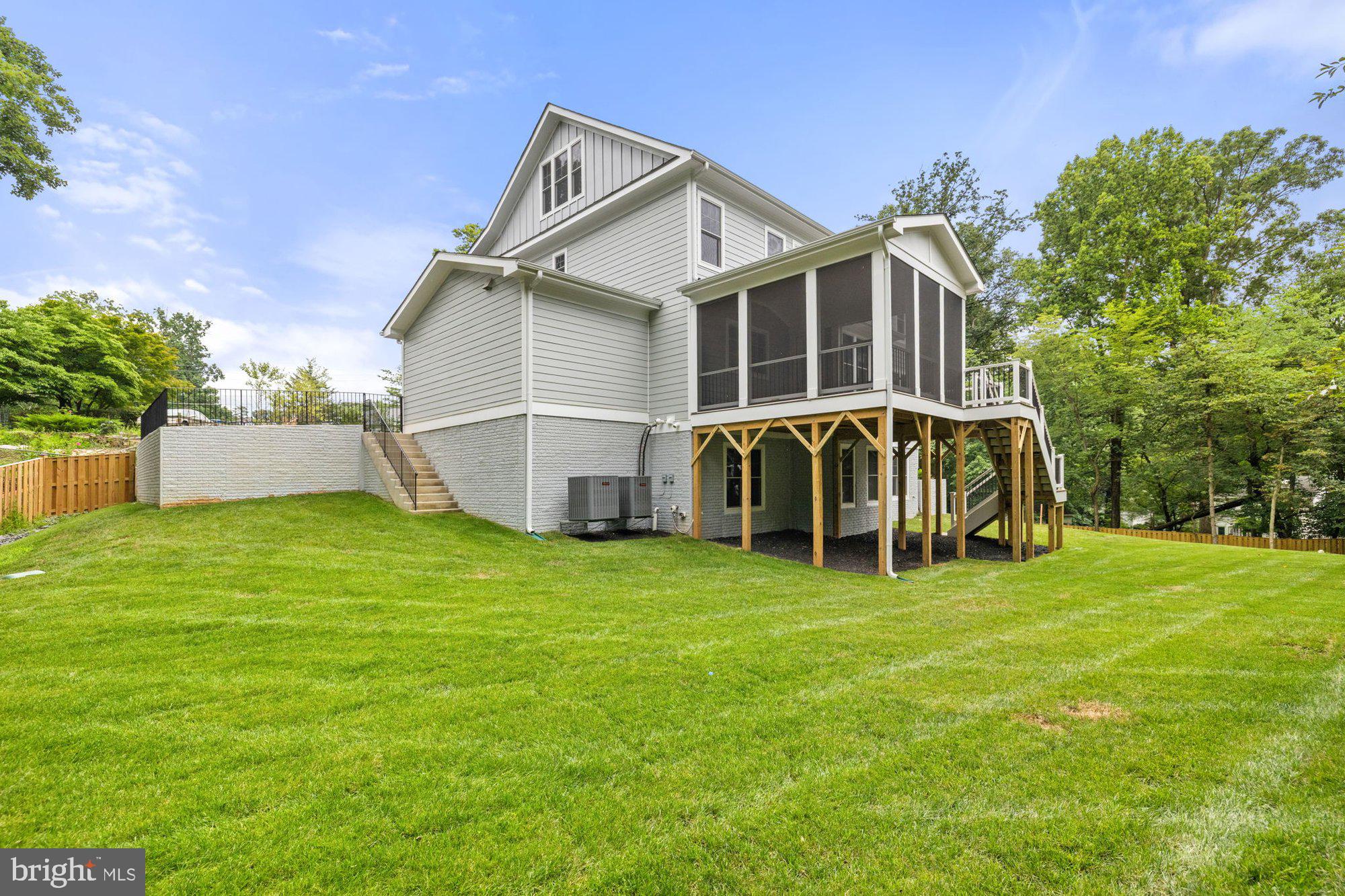 LAUREL RIDGE CROSSING - Residential