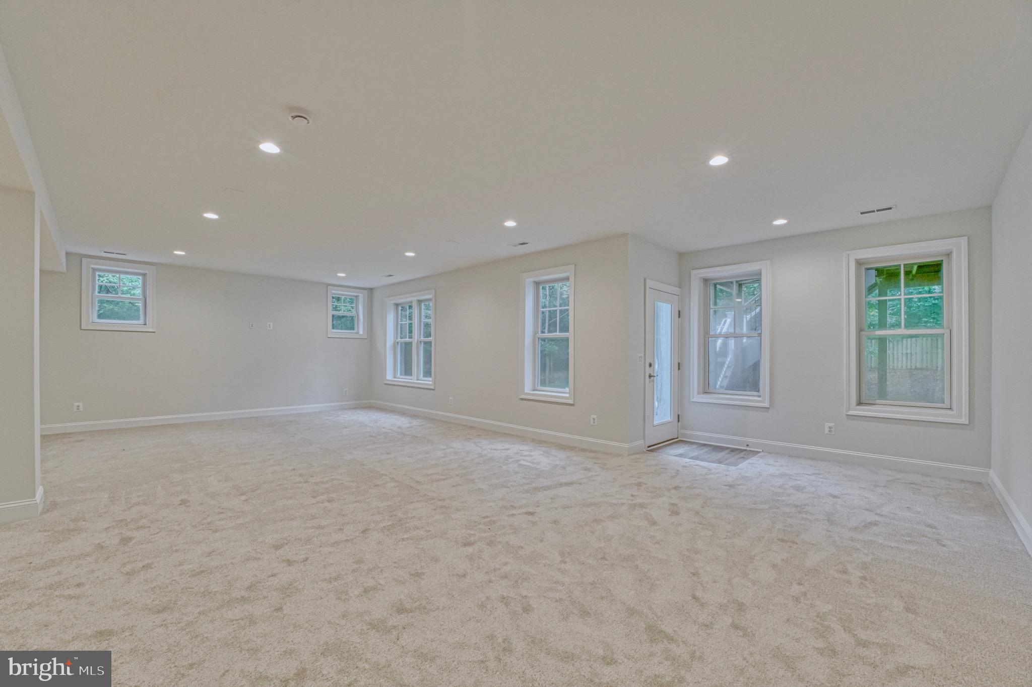 LAUREL RIDGE CROSSING - Residential