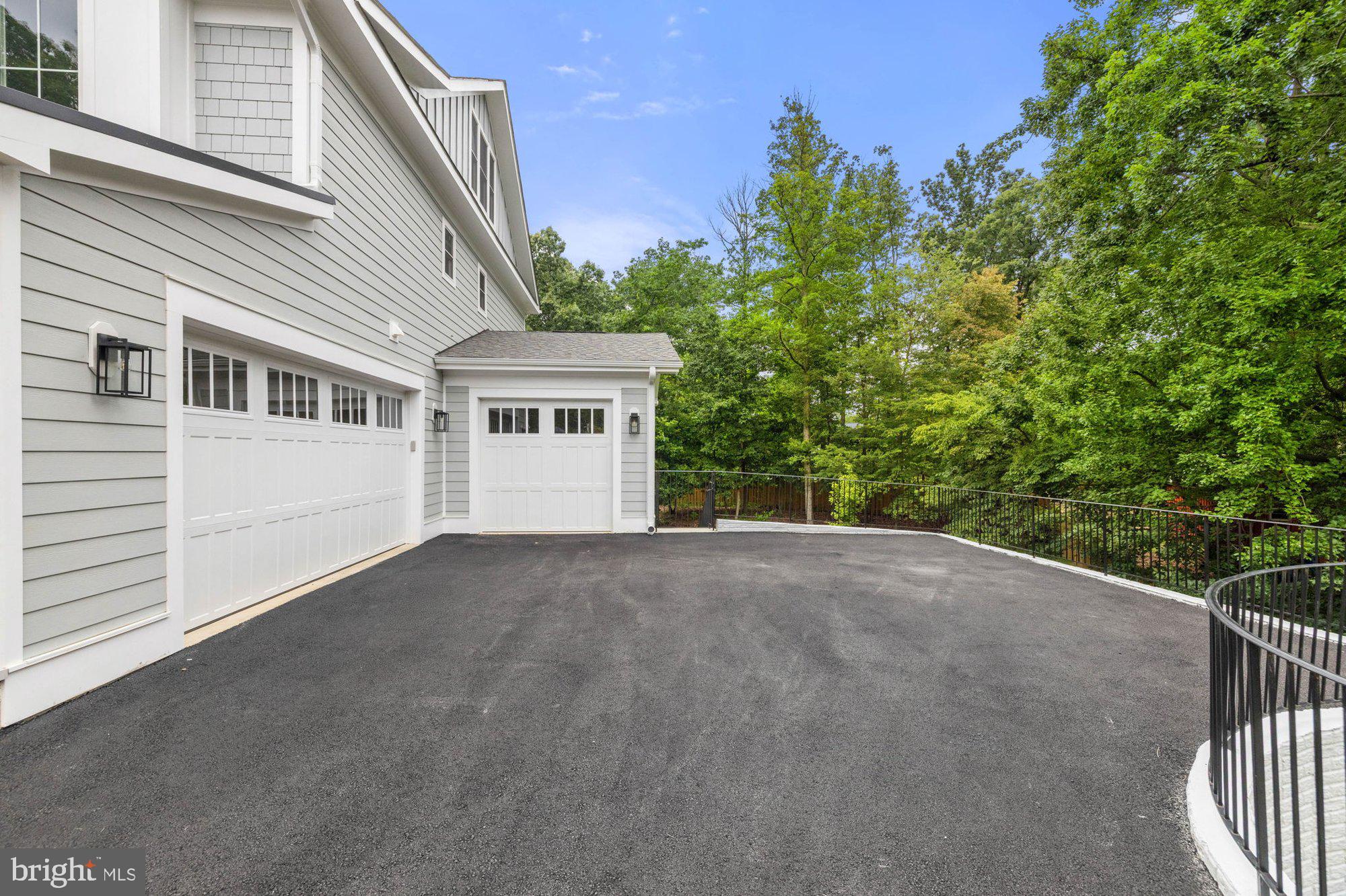 LAUREL RIDGE CROSSING - Residential