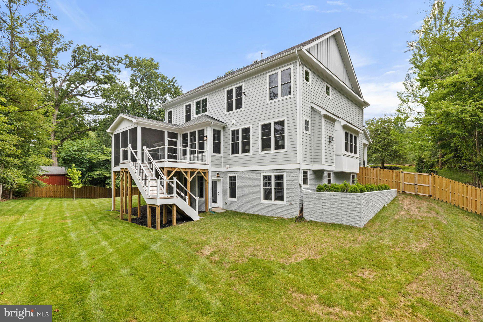 LAUREL RIDGE CROSSING - Residential