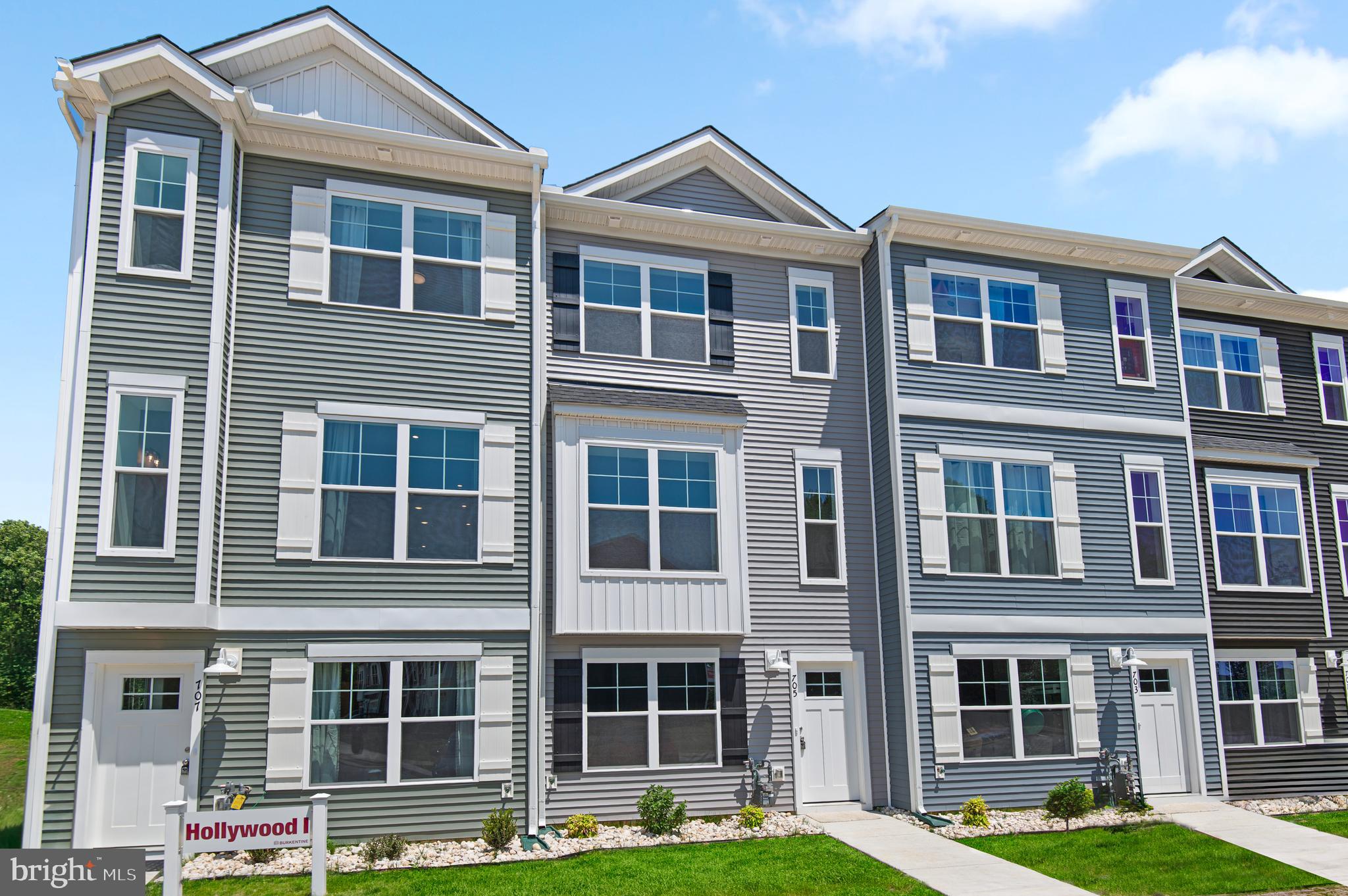 HOLLY OAKS - Residential