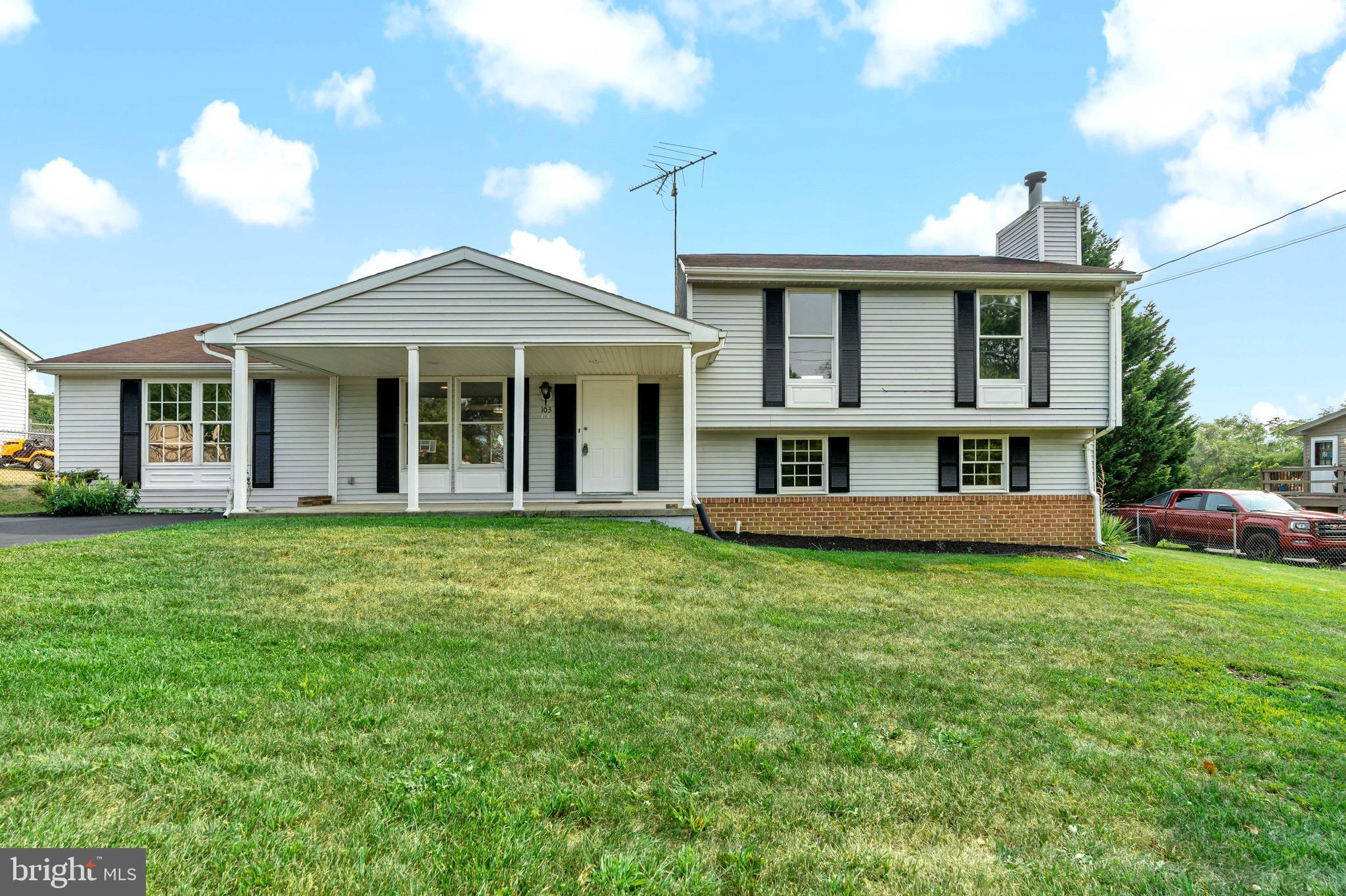 ROLLING HILLS - Residential