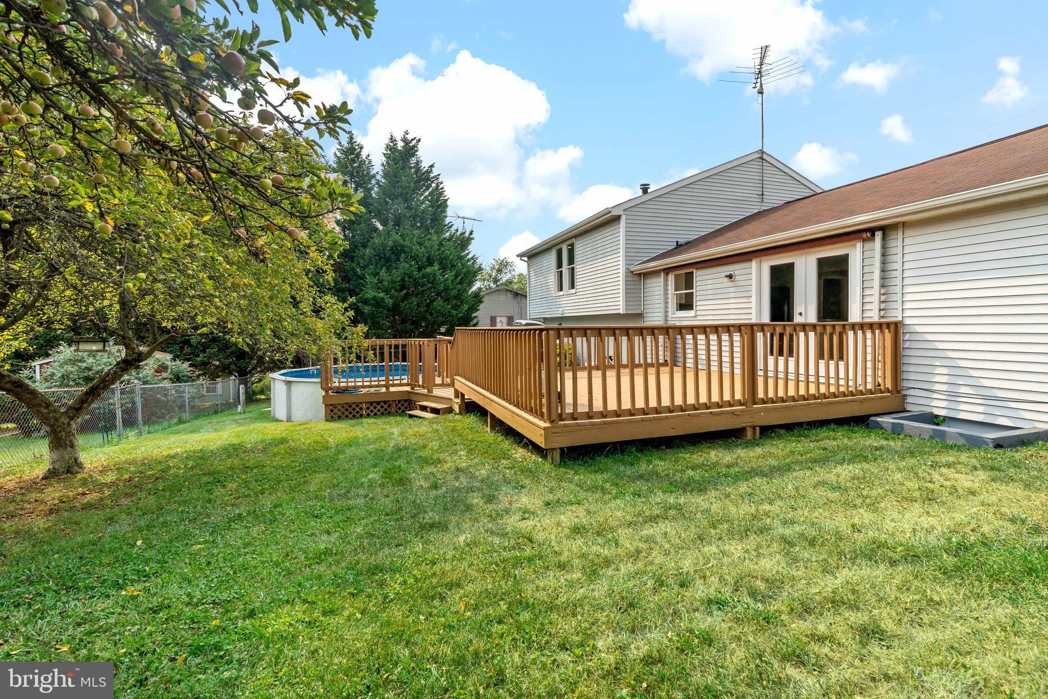 ROLLING HILLS - Residential