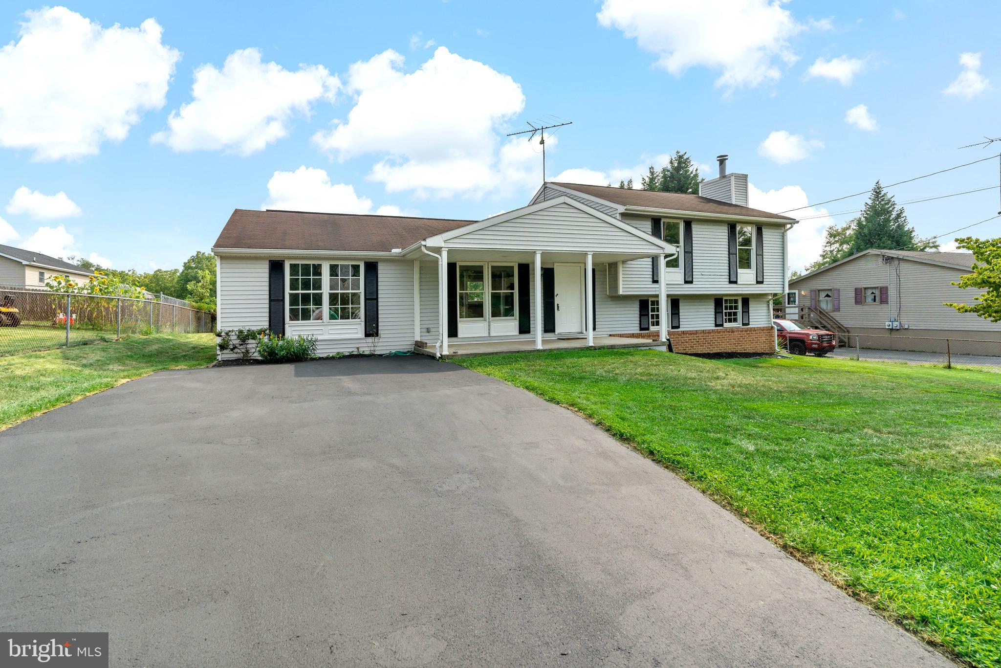 ROLLING HILLS - Residential