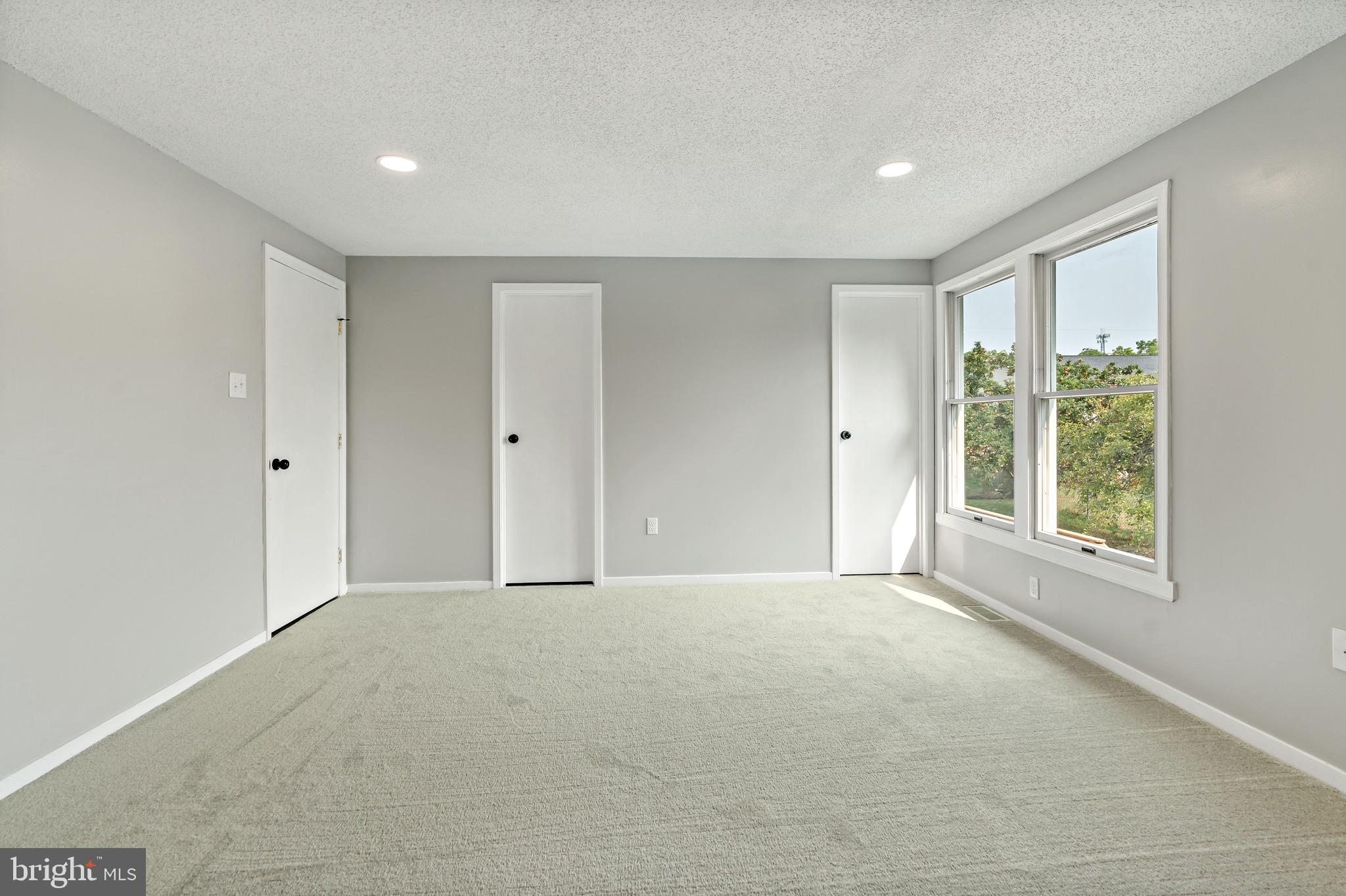 ROLLING HILLS - Residential