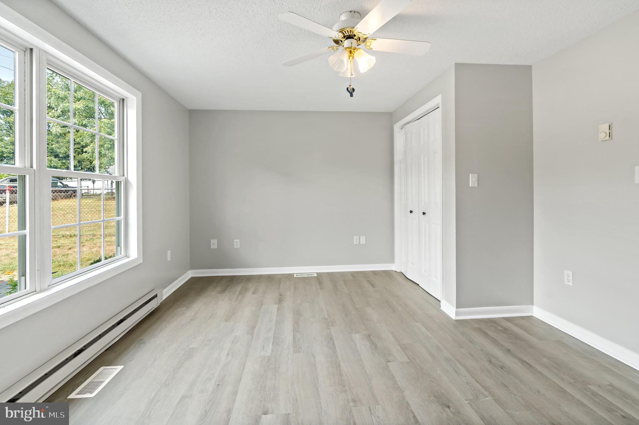 ROLLING HILLS - Residential