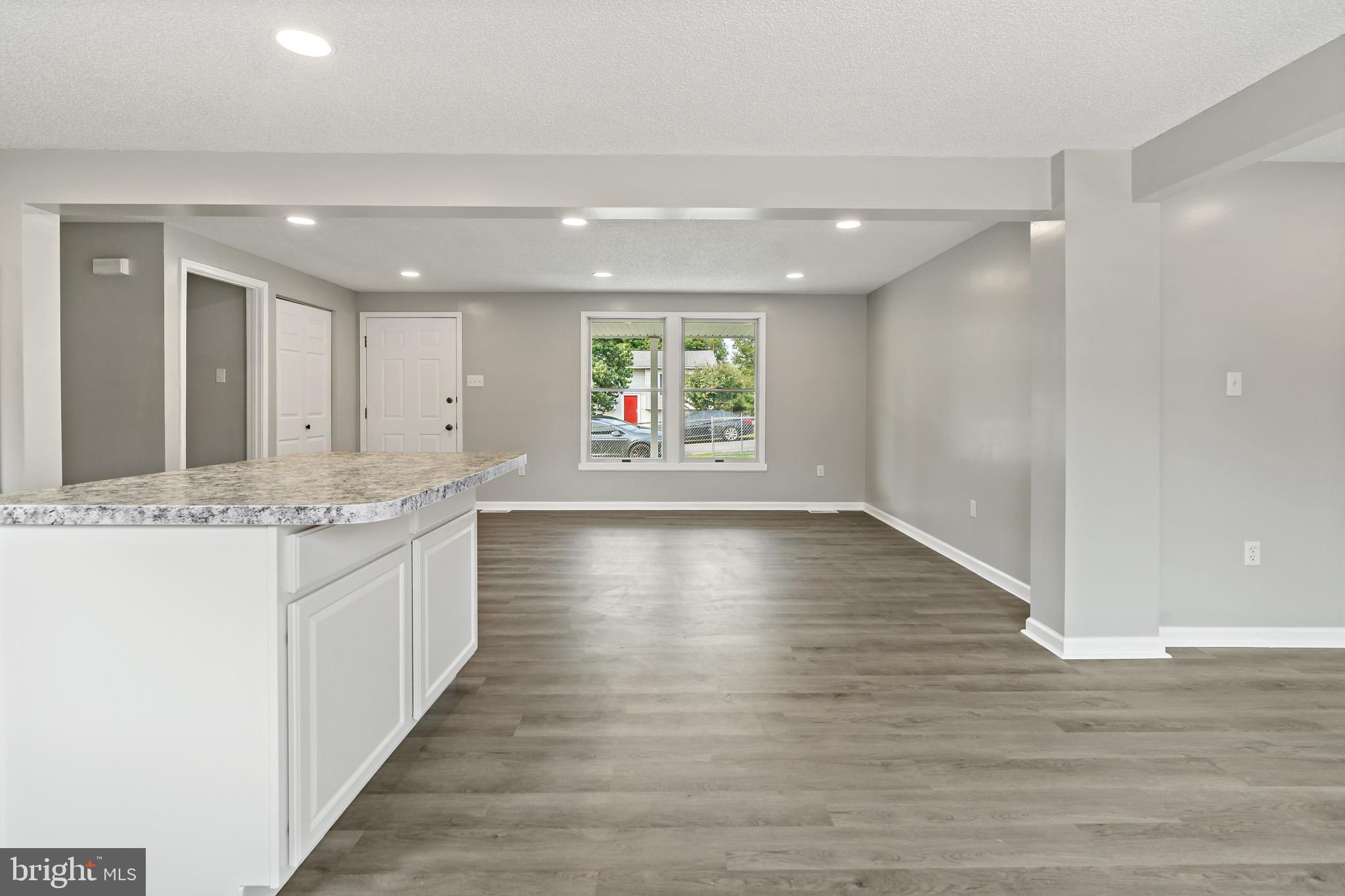 ROLLING HILLS - Residential