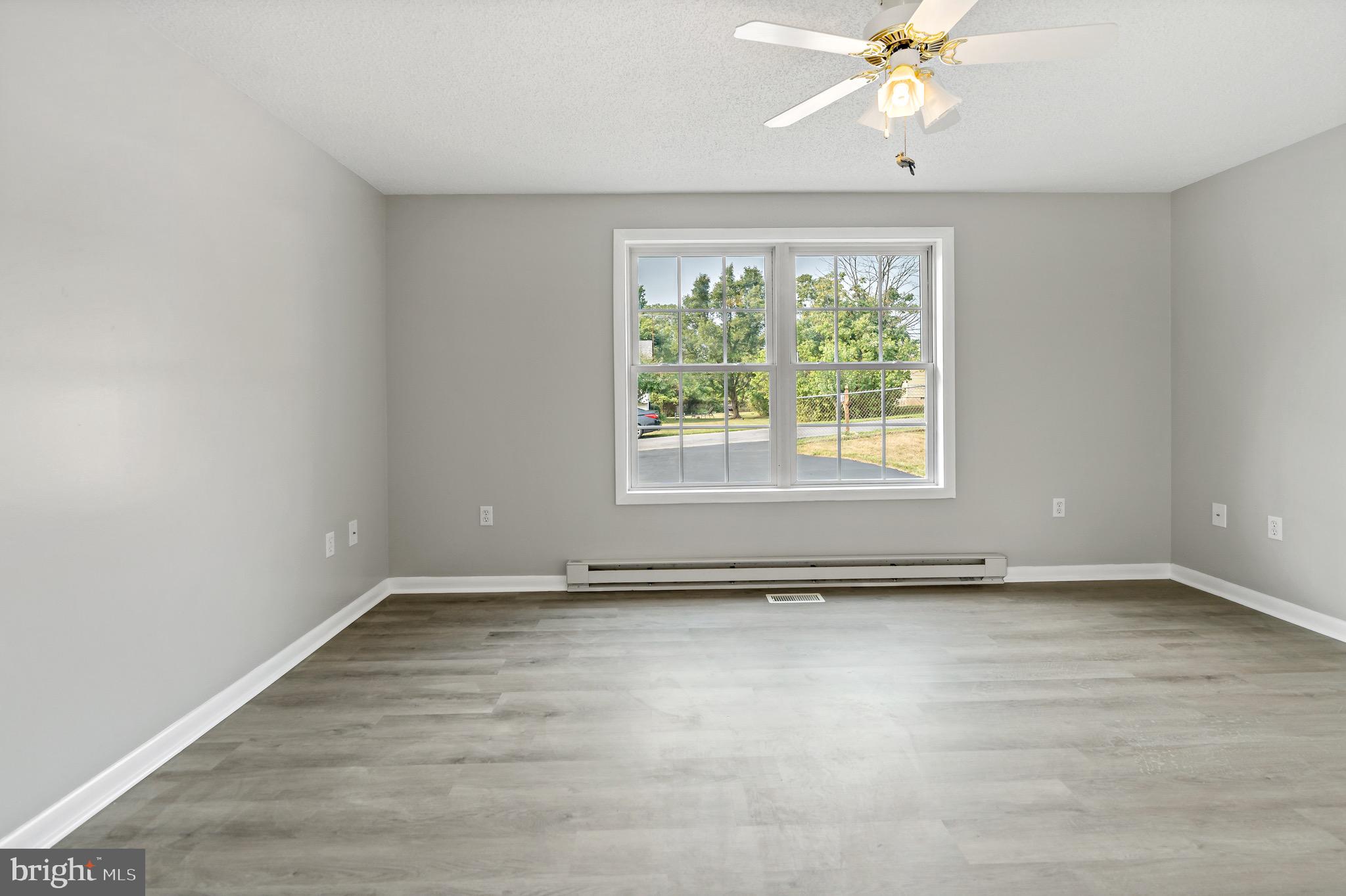 ROLLING HILLS - Residential