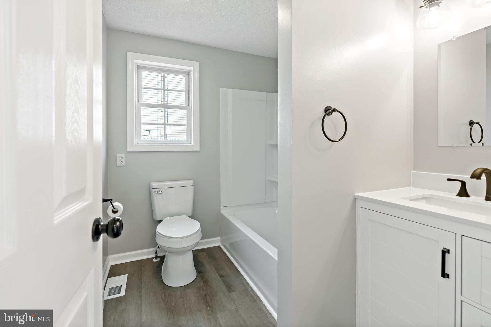 ROLLING HILLS - Residential