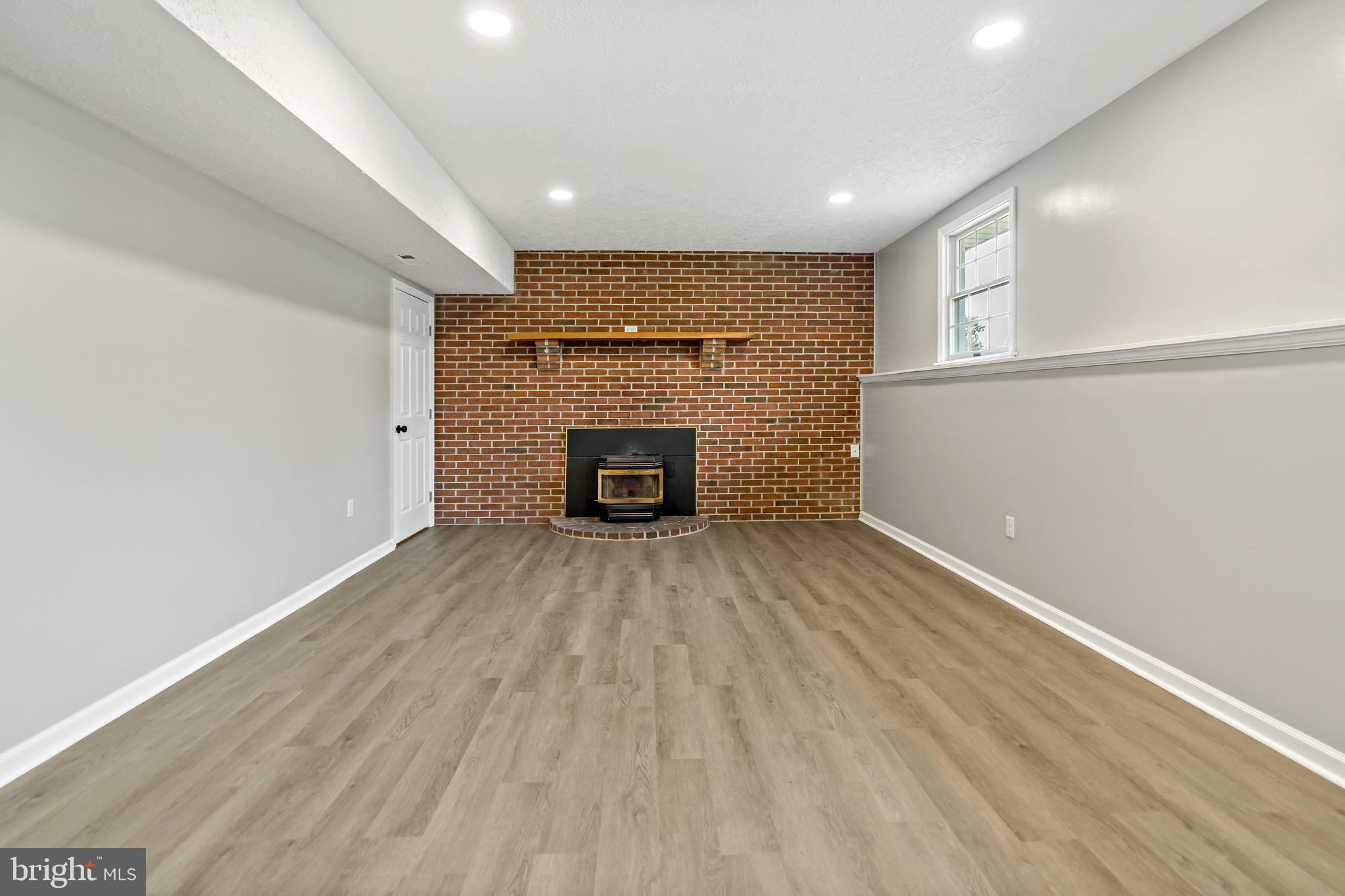 ROLLING HILLS - Residential