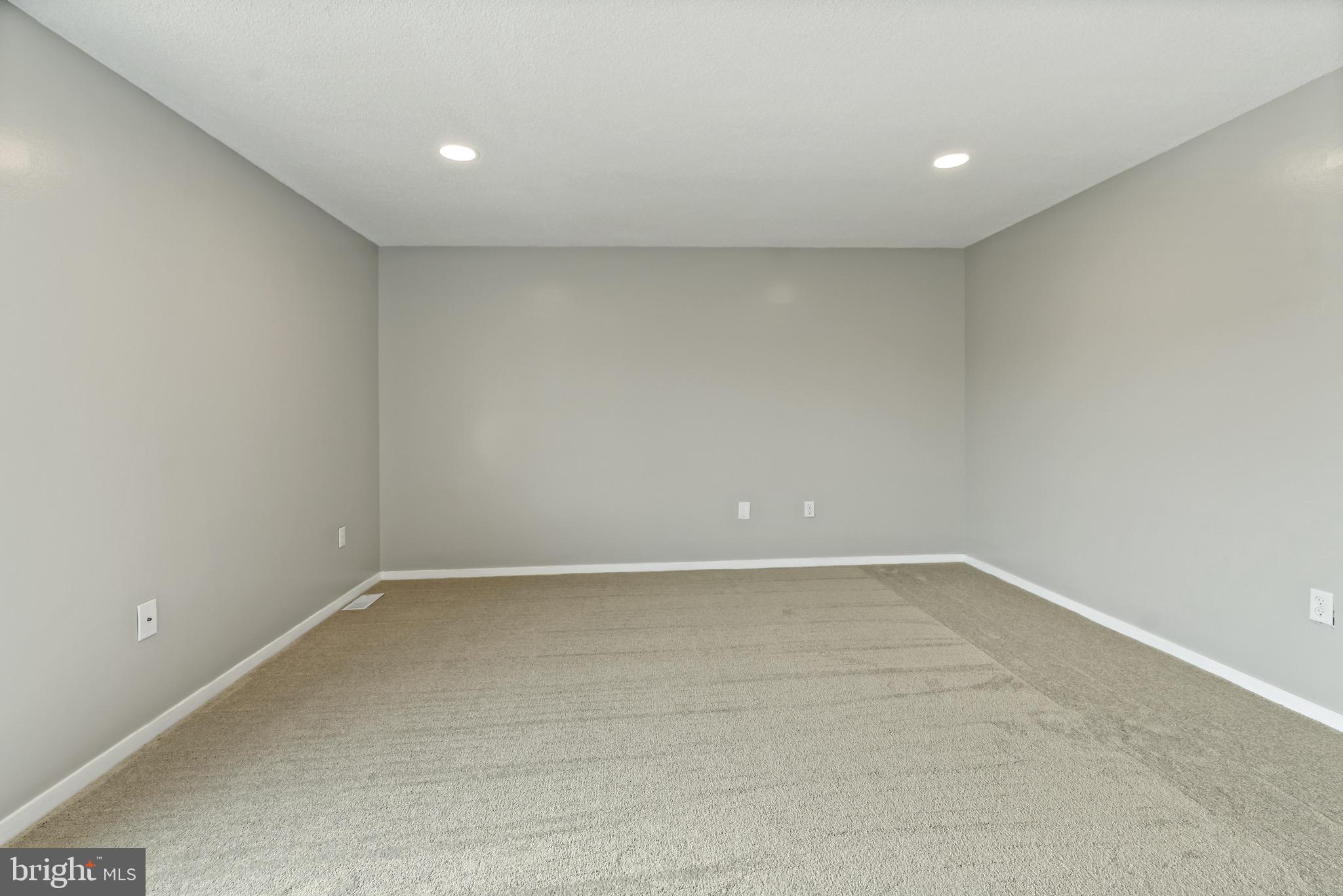 ROLLING HILLS - Residential