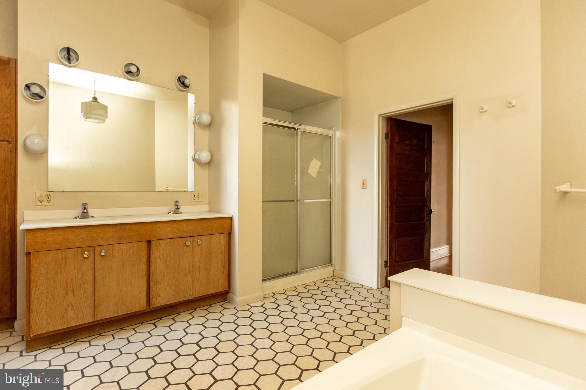 CHARLES VILLAGE - Residential