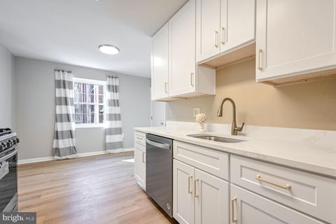 Photo of 882 College Parkway #T2, ROCKVILLE, MD 20850 (MLS # MDMC2202724)