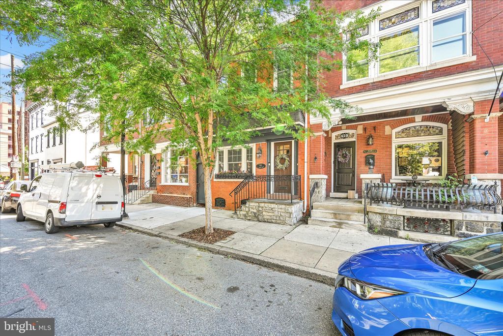 Photo of 441 N Queen Street, LANCASTER, PA 17603 (MLS # PALA2089278)