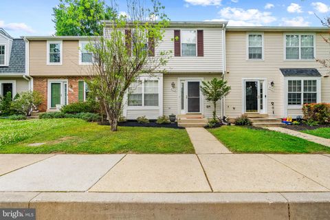 Townhouse For Sale - 4719 Hallowed Stream<br/> ELLICOTT CITY, MD 21042