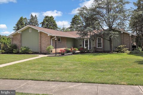 Photo of 300 W Hillcrest Avenue, Strasburg, PA 17579 (MLS # PALA2052620)