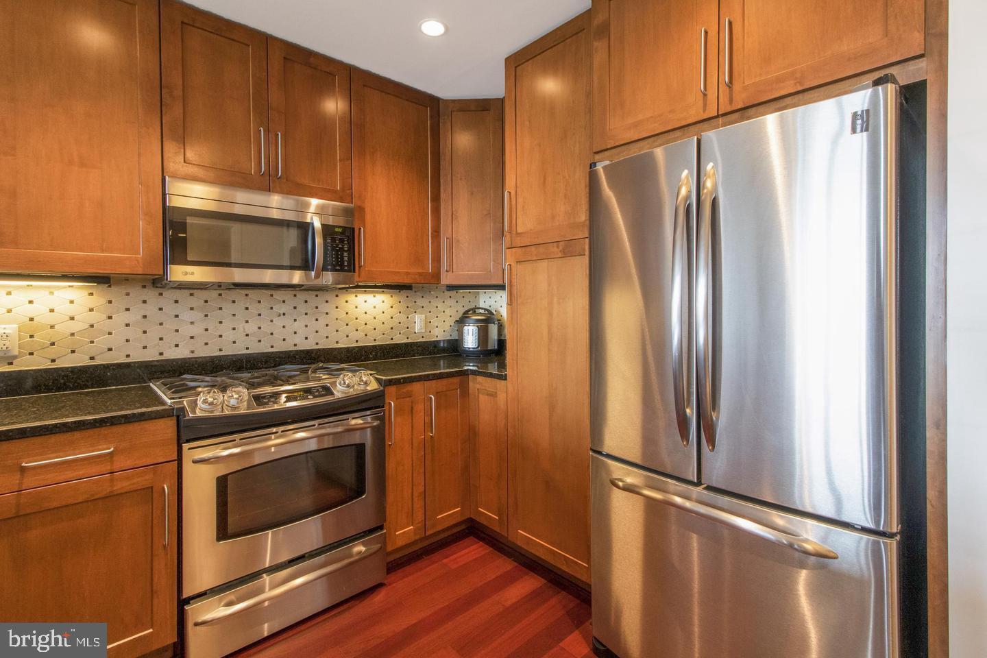 ONE PARK CREST CONDOMINIUM - Residential