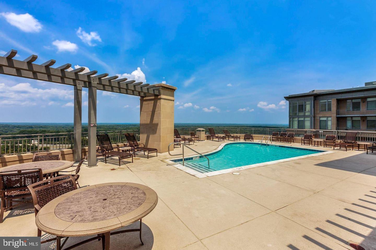 ONE PARK CREST CONDOMINIUM - Residential