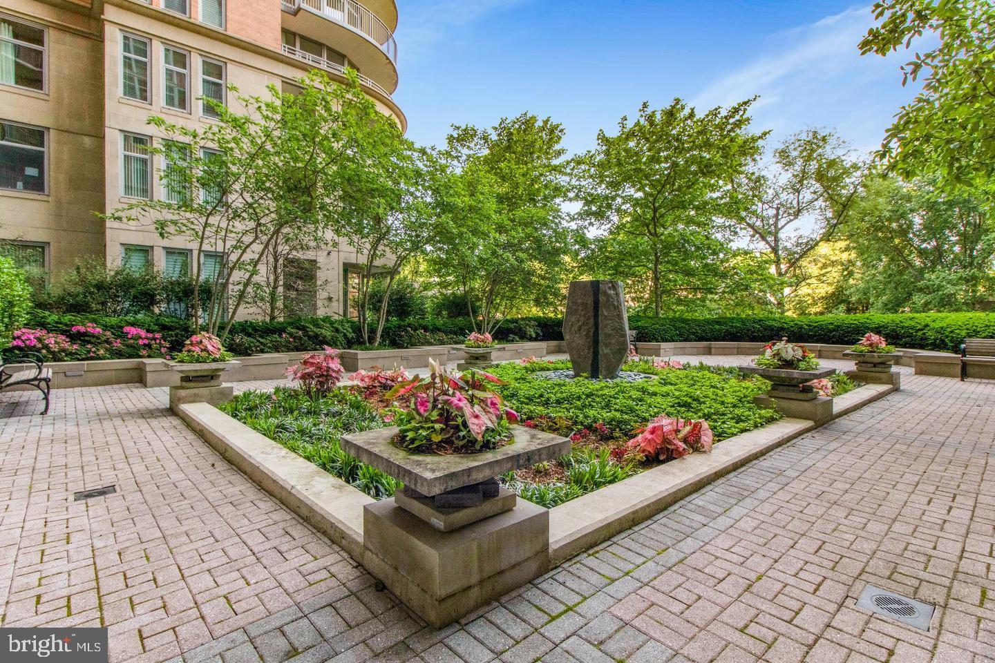 ONE PARK CREST CONDOMINIUM - Residential