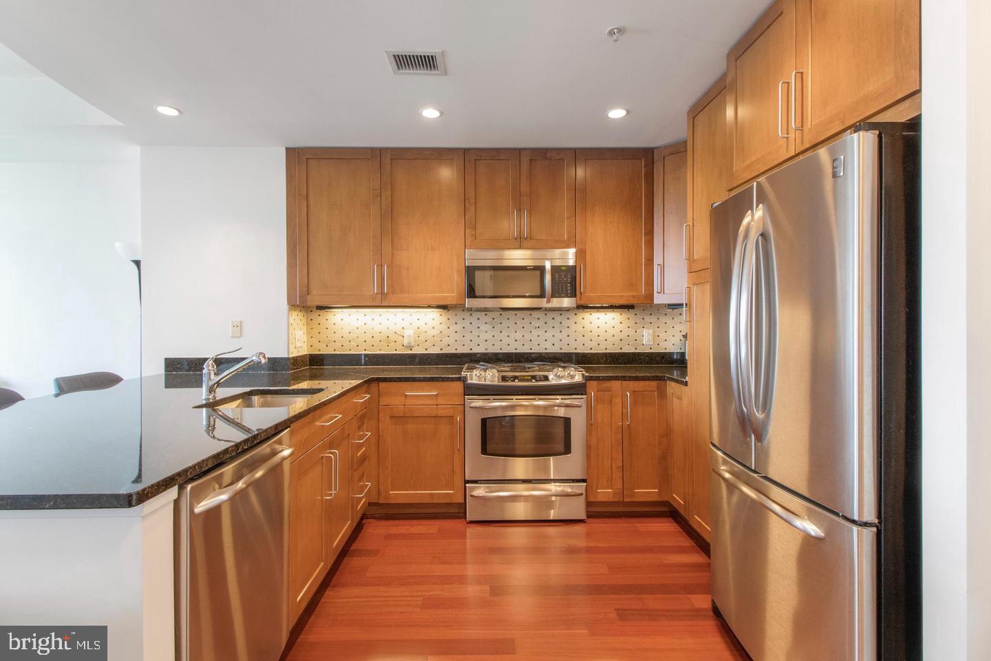 ONE PARK CREST CONDOMINIUM - Residential