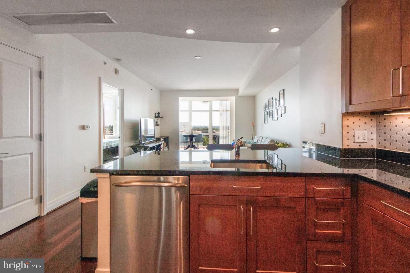 ONE PARK CREST CONDOMINIUM - Residential