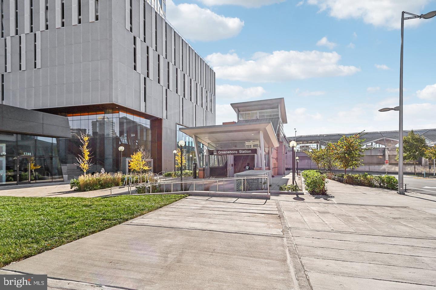 ONE PARK CREST CONDOMINIUM - Residential