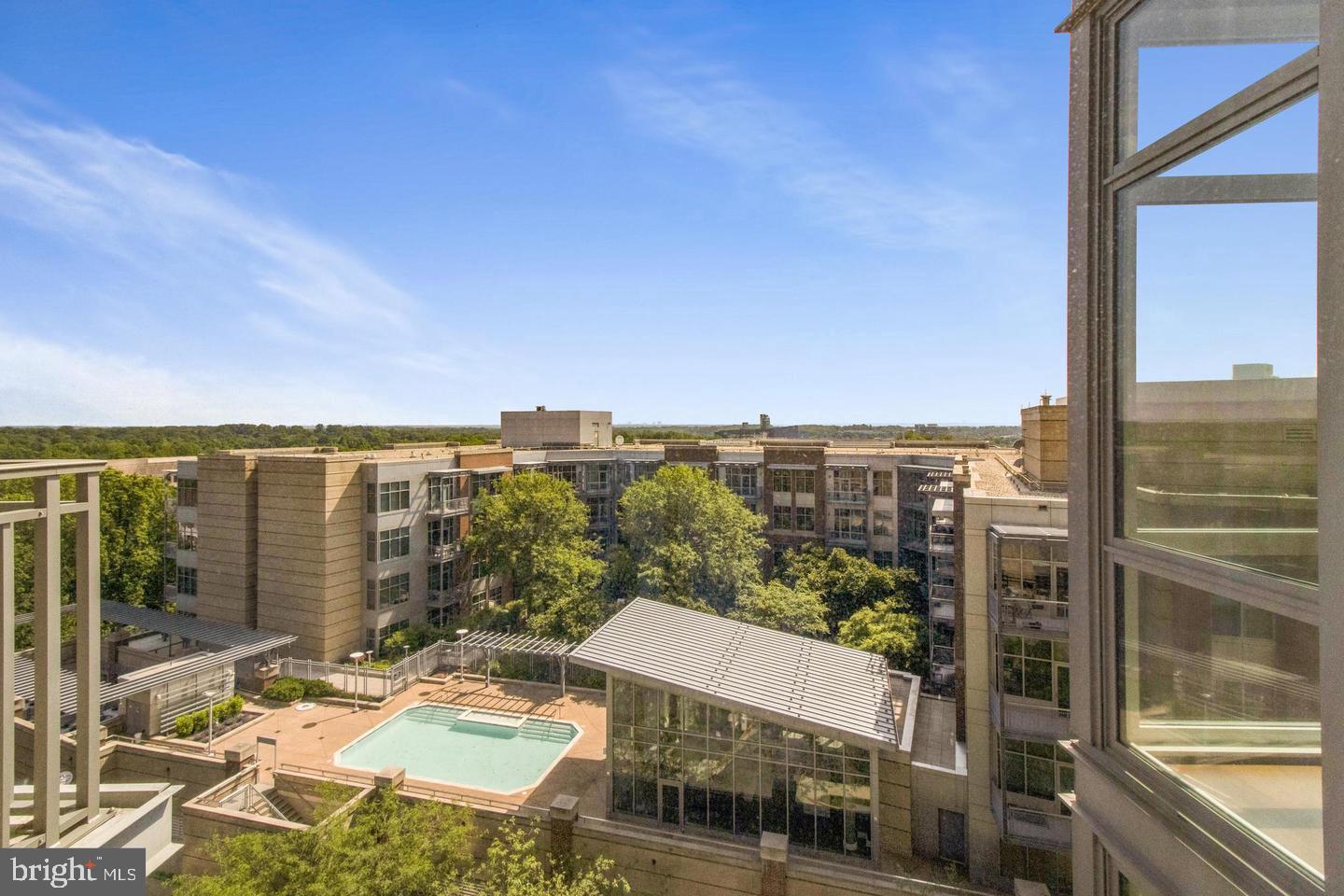 ONE PARK CREST CONDOMINIUM - Residential