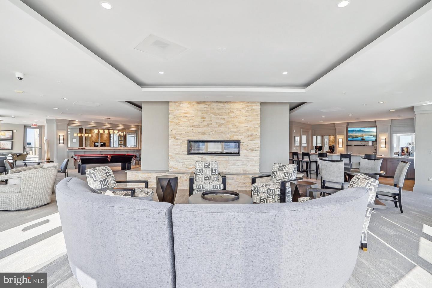 ONE PARK CREST CONDOMINIUM - Residential