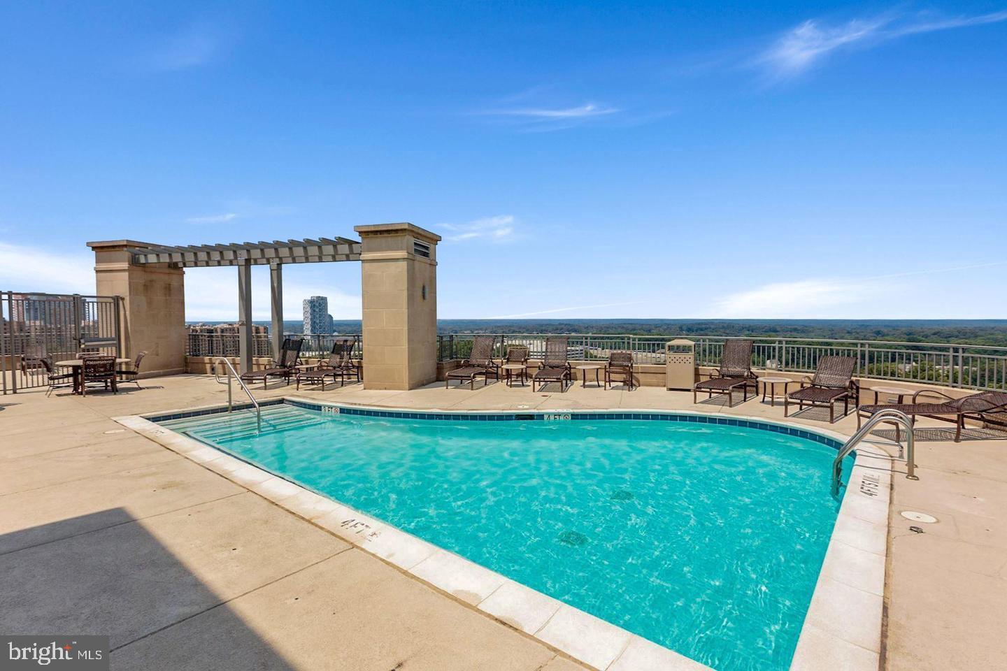 ONE PARK CREST CONDOMINIUM - Residential