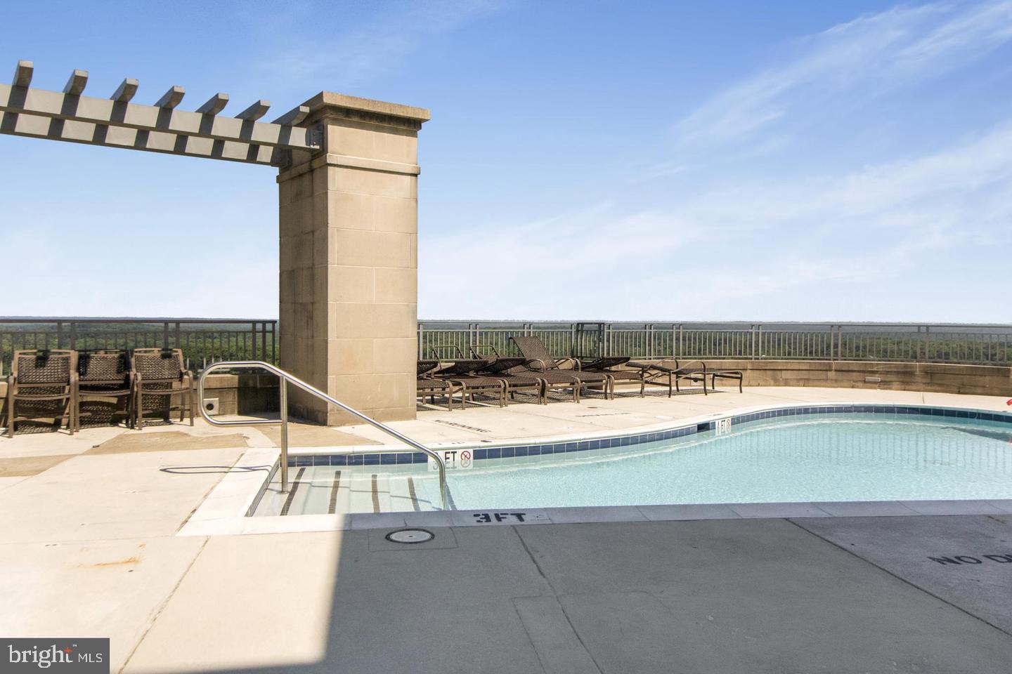 ONE PARK CREST CONDOMINIUM - Residential