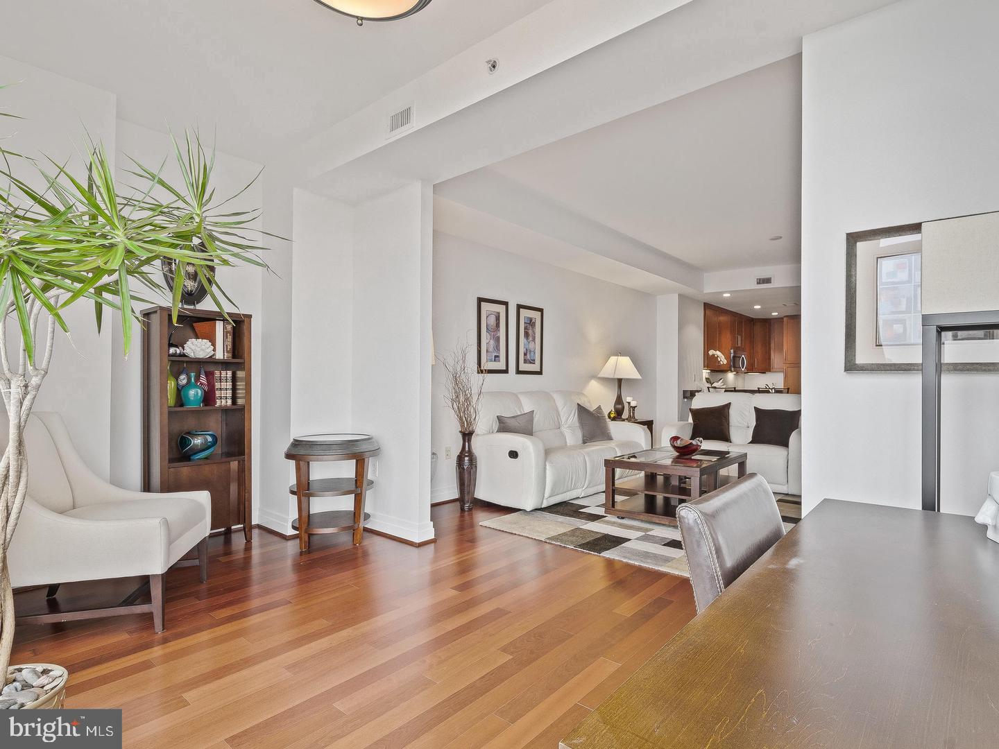 ONE PARK CREST CONDOMINIUM - Residential