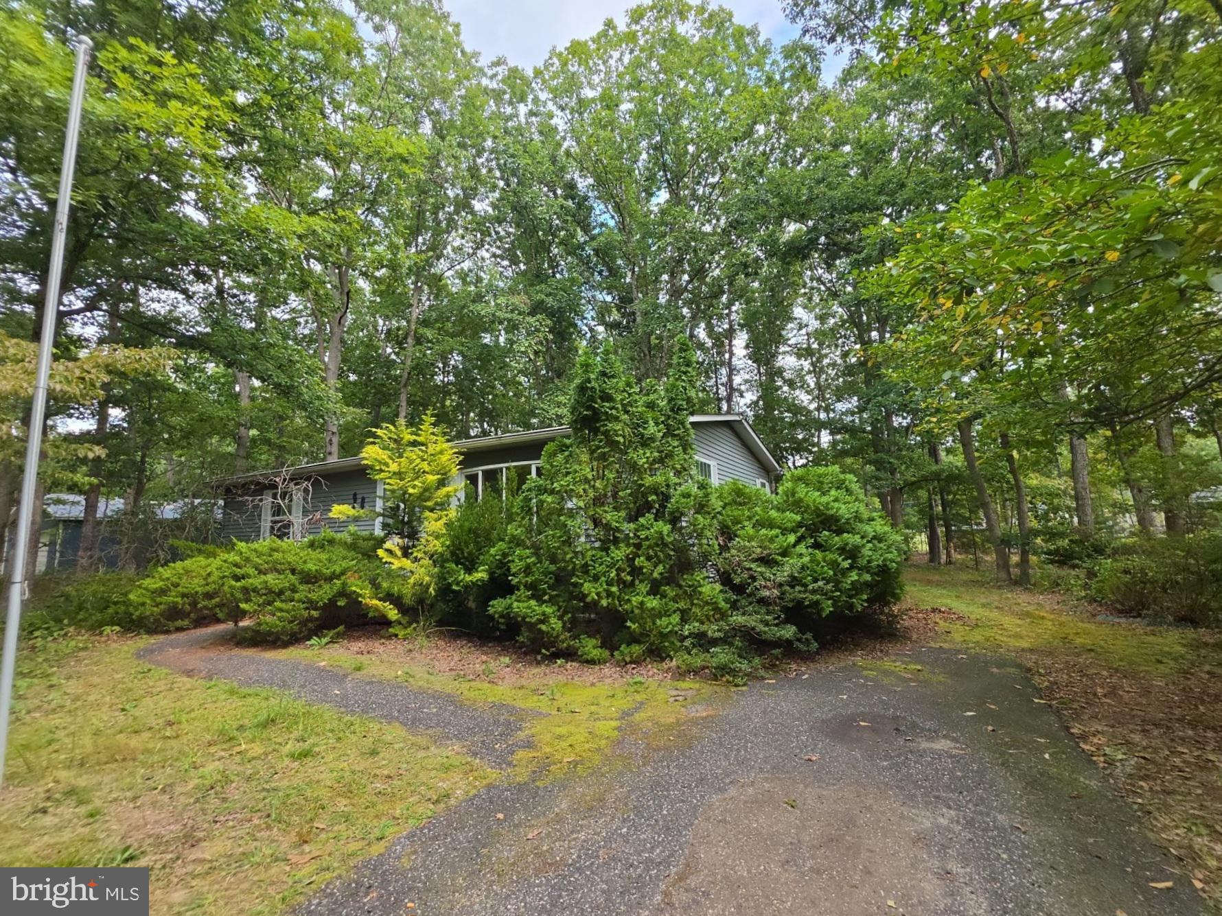 17 SANDY LANE